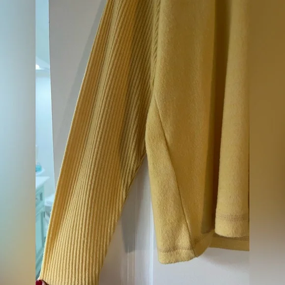 Abercrombie & Fitch Yellow Cardigan - Picture 3 of 5